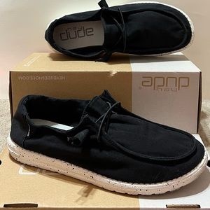 black w/ speckled bottom hey dudes